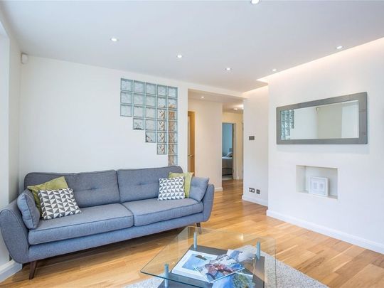 2 Bed Maisonette, East Lodge, N3 - Photo 1