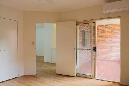 “1ST FLOOR UNIT - WALK TO STATION” - Photo 2