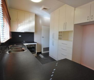 STUNNING SUTHERLAND - 4x1 Modern Home - Photo 2