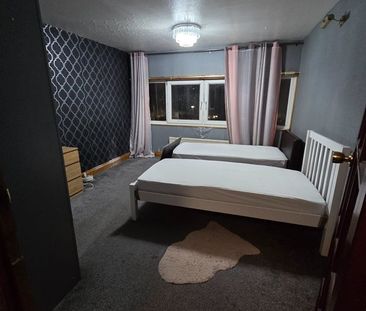 Room in a Shared House, Lindsey Close, CR4 - Photo 3