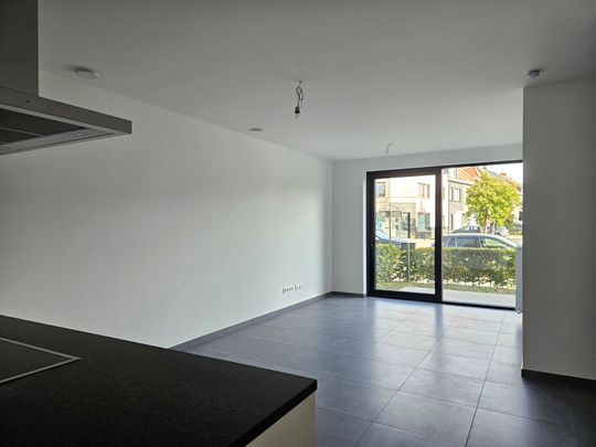 Gelijkvloers appartement met 1 slaapkamer, terras en parking - Photo 1