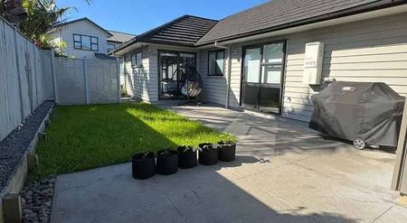 Charming 4BR house in Karaka Lakes - Photo 3