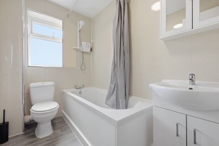 One-Bedroom House share - Photo 5