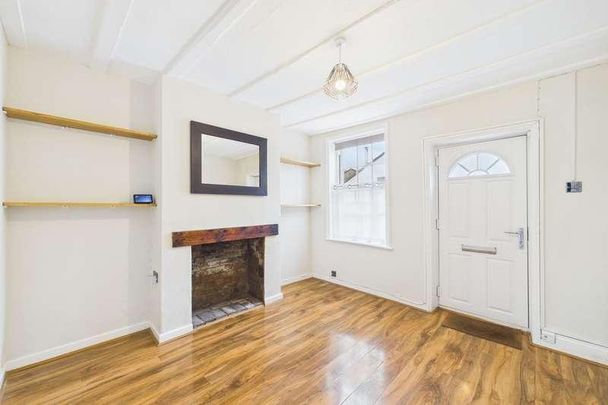 Abbey Green, Thetford, IP24 - Photo 1