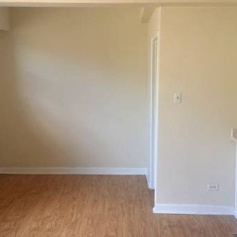 Bachelor Unit Available Steps Away From uOttawa for April 1st - Photo 1