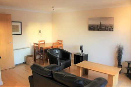 Turlow Court, Leeds, West Yorkshire - Photo 3