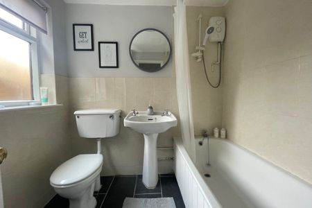 Knowsley Road - Photo 2