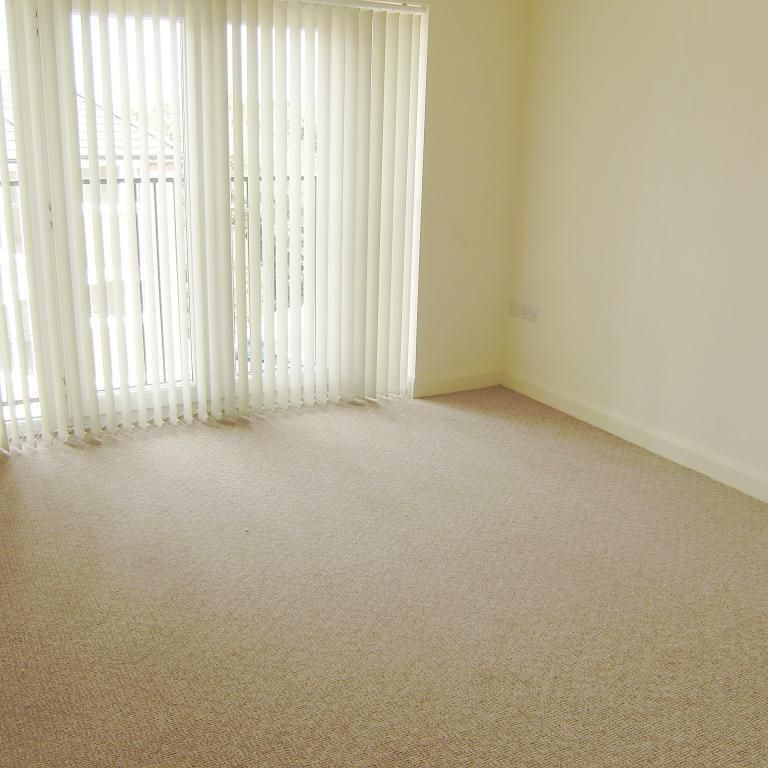 Oakwell Vale, BARNSLEY - Photo 1