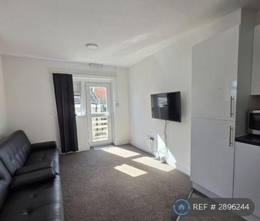 1 bedroom in a flat share to rent - Photo 1