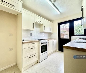 3 bedroom semi-detached house to rent - Photo 5