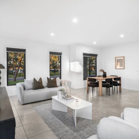 Stylish Four-Bedroom Home Offering Comfort and Convenience - Photo 3