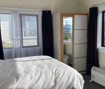 Two Bedroom In Mornington - Photo 2