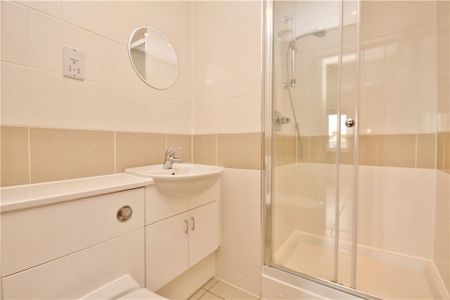 Sidney Road, Staines-upon-Thames, Surrey, TW18 4LX - Photo 5