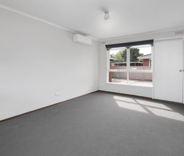 REFURBISHED ONE BEDROOM FLAT NEAR BALLARAT MINERDOME - Photo 1