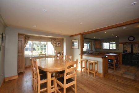 4 bedroom detached house to rent - Photo 5