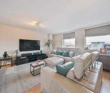 3 bedroom flat to rent - Photo 2