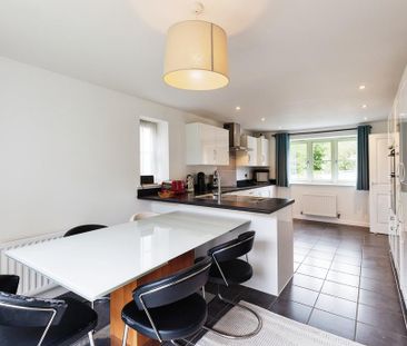 4 bedroom detached house to rent - Photo 4