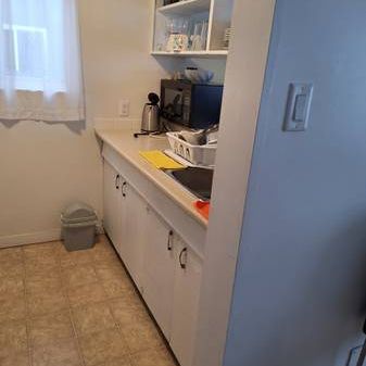 1 Bedroom Available March 1 at Carlton House! - Photo 3