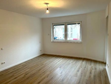 Großzügige 3-Zimmer-Wohnung mit Aufzug und 2 Balkonen in Leverkusen-Schlebusch! - Photo 2