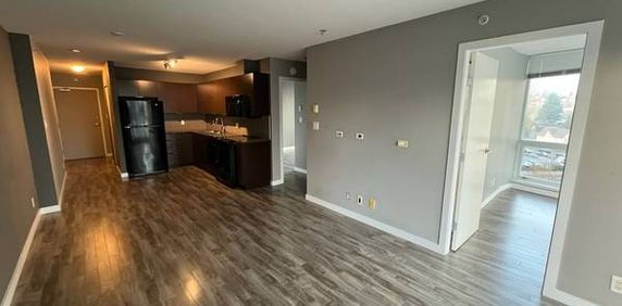 **Large 2 Bed, 2 Bath Next to Skytrain** - Photo 2