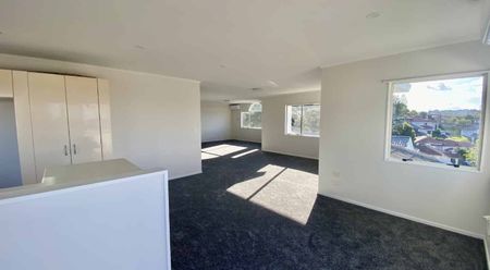 5 Sunny and warm family home in Hillcrest - Photo 2