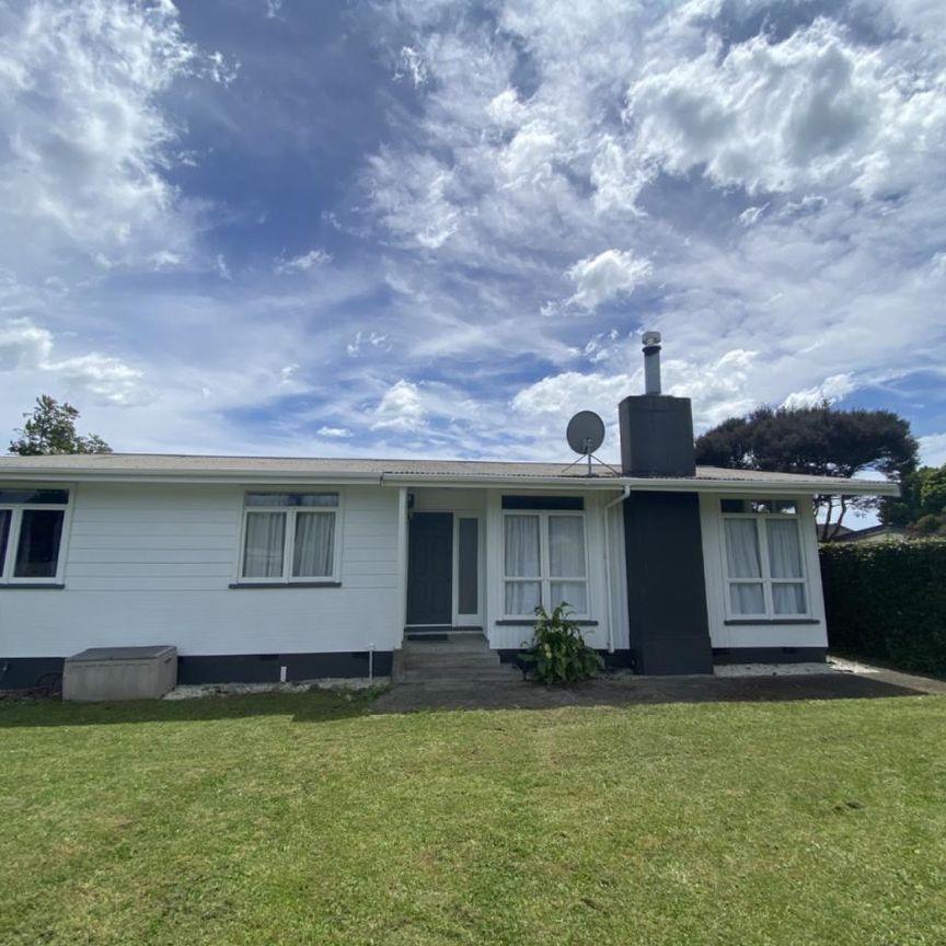 Warm & Sunny Family Home in Prime Location - Photo 1