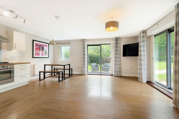 Fitzgerald House, St. Georges Grove, London, SW17 flat to rent - Photo 1