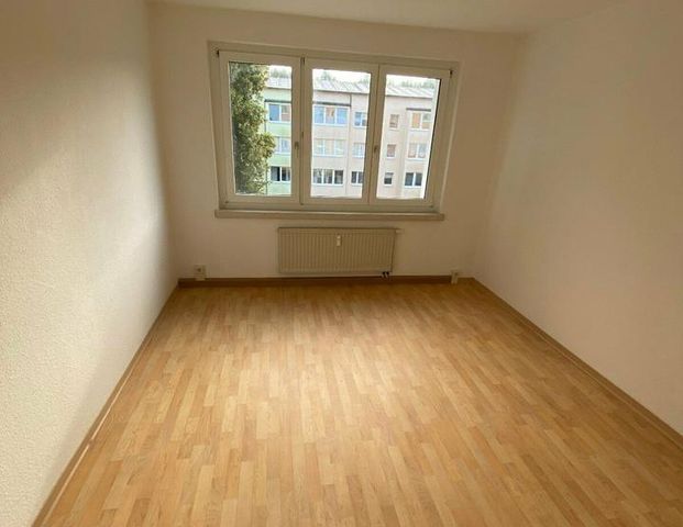 Renovierte helle Zweiraumwohnung in grüner Lage mit verglastem Balkon - Photo 1