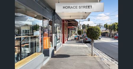 Ideal apartment living in Glen Iris - Photo 2