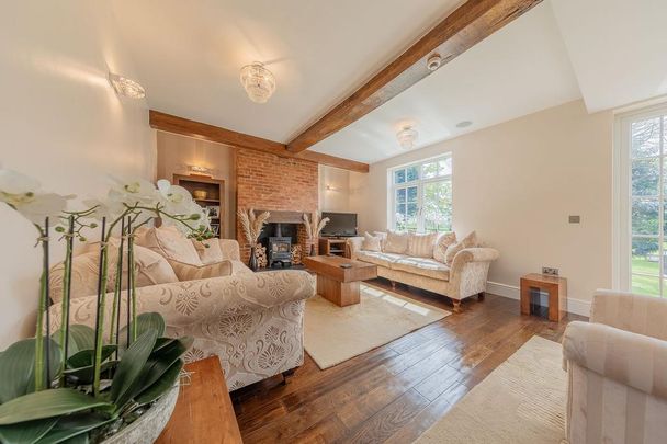 5 bedroom detached house to rent - Photo 1