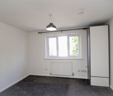 2 bedroom town house to let - Photo 3