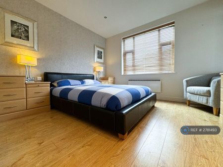 2 bedroom flat to rent - Photo 4