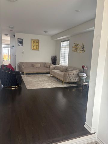 For Lease - 2300 Grainger Loop, Innisfil, Ontario - Photo 4