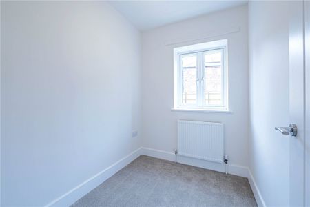 4 bed Semi Detached House for rent - Photo 3