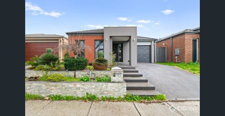 Stylish Family Living in the heart of Cranbourne North - Photo 2