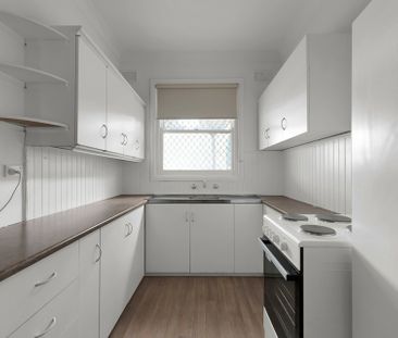 Tidy Family Villa with Outdoor Space - Photo 6