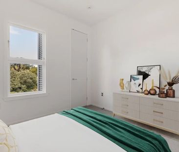 Redecorated Thorndon Townhouse - Photo 6