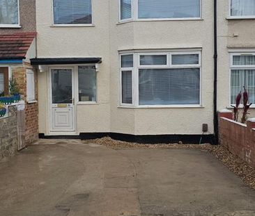 3 bedroom semi-detached house to rent - Photo 3