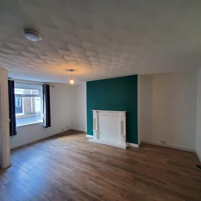 2 bedroom terraced house to rent - Photo 1