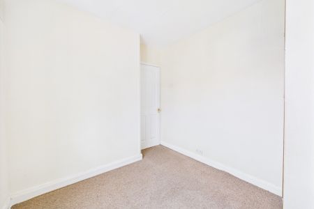 14 Newlands Drive, S12 - Photo 3
