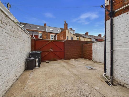 3 bedroom terraced house to rent - Photo 1