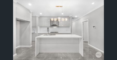 Stunning 4-Bedroom Family Home - Move In & Enjoy! - Photo 5