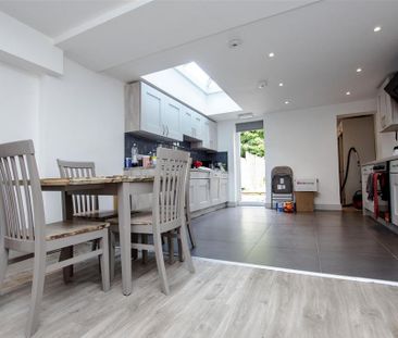 6 bedroom house to rent - Photo 1