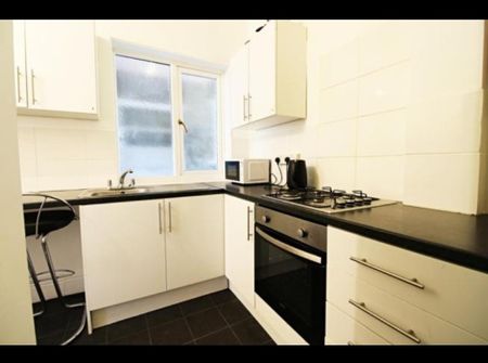Great 4 bedroom shared house in Bradford - Photo 4
