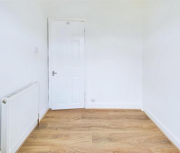 3 bedroom end of terrace house to rent - Photo 4