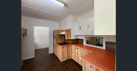 Charming 3-Bedroom Character Home in Yeronga - Photo 5