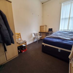 Room in a Shared House, Great Clowes Street, M7 - Photo 3