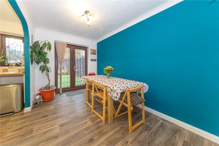 3 bedroom semi-detached house to rent - Photo 4