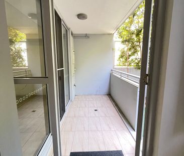 One Bedroom Apartment with Courtyard, Opposite Kogarah Station - Photo 3