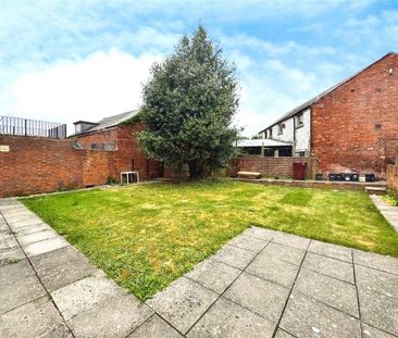 2 bedroom apartment to rent - Photo 6